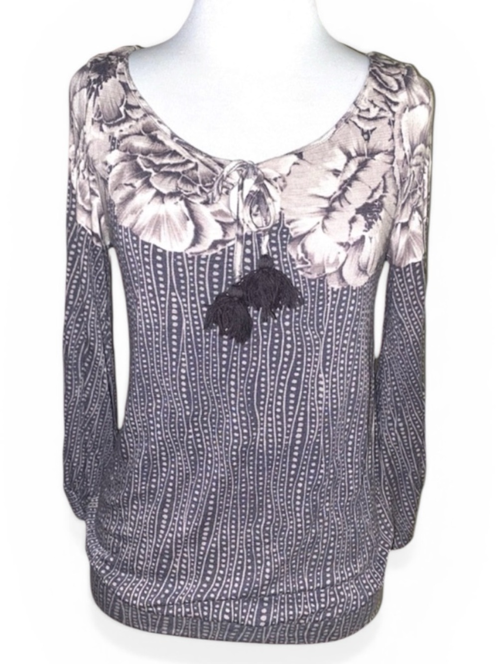 Anthropologie Deletta gray floral 3/4 sleeve top, size XS